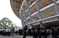 Dalam pengamanan final Piala Presiden 2015 ini, Polda Metro Jaya mengerahkan 8 ribu lebih personil yang difokuskan di GBK. Di. Luar GBK, pengamanan dikendalikan jajaran Polres masing-masing wilayah. Pool/Lamhot Aritonang/detikFoto.