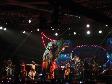 Parade Kebudayaan Nusantara di Panggung Konser Slank Reog N Roll
