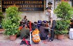 Sejumlah Perusuh Diamankan di Polda Metro