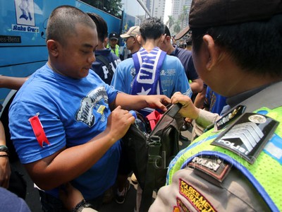 Rombongan Bobotoh Digeledah Polisi di Polda Metro Jaya