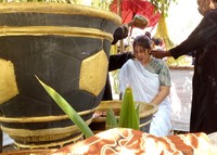 Yang menarik, adalah air suci ke 7 diambil dari 7 sumber mata air di Trowulan. Antara lain dari Siti Inggil, Petirtaan Hayam Wuruk, Tribuwana Tungga Dewi, Makam Panjang, Putri Campa, Sumur Sakti Gajah Mada, dan mata air dari Sumur Upas di Desa Sentonorejo, Trowulan (Enggran Eko Budianto/detikTravel)