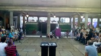 Berjalan tidak jauh dari Piccadilly, beberapa anak muda asyik melakukan braeak dance dan bisa menarik puluhan pejalan kaki untuk melihat aksinya. Beberapa blok dari taman itu, wisatawan juga bisa melihat berbagai atraksi di Covent Garden Market. Tempat ini tidak jauh dari Leicester Square Station (Andi Saputra/detkTravel)