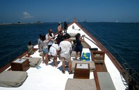 detikTravel pekan lalu berkesempatan menjajal kapal yacht Dragoon 130, atas undangan manajemen Hotel Four Points by Sheraton Kuta Bali. Kapal yacht ini berlayar dari Pelabuhan Tanjung Benoa menuju Pulau Serangan (Baban/detikTravel)