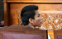 Robbi mendengarkan pembelaan yang dibacakan oleh kuasa hukumnya. Pool/Lamhot Aritonang/detikFoto.