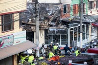 Badan pesawat ludes terbakar. REUTERS/El Tiempo newspaper.