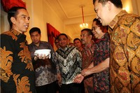 Makan bareng itu juga dihadiri oleh Ketua Sterring Committee Piala Presiden Maruarar Sirait dan Menpora Imam Nahrawi.