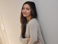 Namun, ketimbang tampil girly, Angel memilih tampil kasual dengan hot pants. Pool/Ismail/detikFoto.