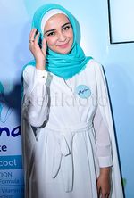Manisnya Shireen Sungkar Berhijab Biru