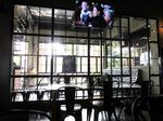 Asyiknya Bermain Dart Sambil Menyantap Makanan Enak di The Playroom