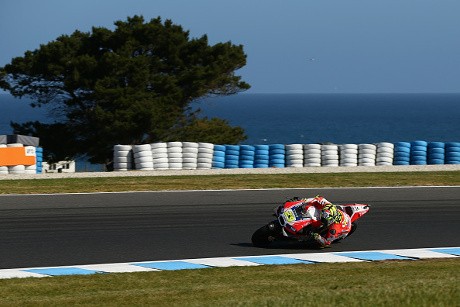 Insiden Burung Camar dalam Laju Iannone Naik Podium Phillip Island