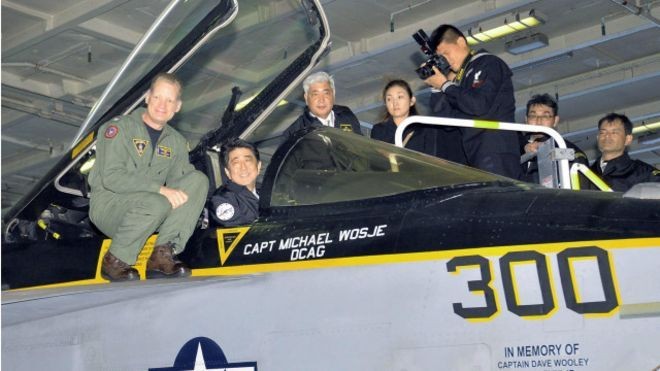 PM Jepang Kunjungi Kapal Induk Amerika Serikat