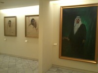 Tak hanya Bung Karno dan Bung Hatta, Raja Saudi pun pernah dilukis oleh Basoeki. Maestro lukis ini memang kerap diminta oleh para pemimpin negara dunia untuk melukis potret mereka (Wahyu/detikTravel)