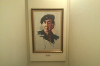 Selain melukis orang lain, Basoeki pun pernah melikis potret dirinya sendiri. Lukisan ini tergantung tepat di dinding menuju ke lantai 2. Traveler yang penasaran, bisa langsung menuju ke Museum Basoeki Abdullah untuk melihat koleksi lainnya (Wahyu/detikTravel)