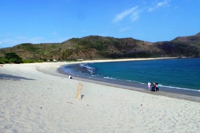 Sepinya Mawun, Serasa Punya Pantai Pribadi di Lombok