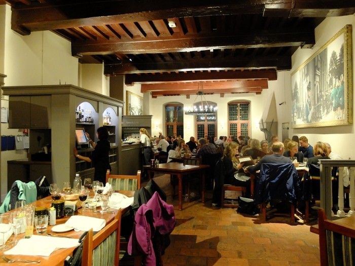 Restoran di Utrecht dalam Kastil Abad ke-13