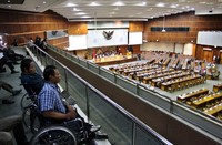 Paripurna dihadiri masyarakat dari berbagai kalangan. Pool/Lamhot Aritonang/detikFoto.