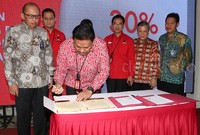 Rekening partai itu tidak hanya menampung iuran anggota saja. Namun sekaligus menampung gotong royong dari pihak lain yang senafas dan seaspirasi dengan perjuangan partai.