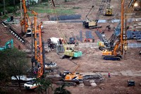 Sejumlah alat berat 'membersihkan' Taman Ria Senayan, Selasa (20/10/2015).