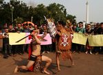 Tari Dayak Ramaikan Aksi Setahun Jokowi-JK