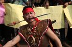 Tari Dayak Ramaikan Aksi Setahun Jokowi-JK