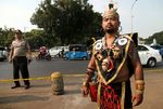Tari Dayak Ramaikan Aksi Setahun Jokowi-JK