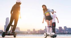 Menunggangi Segway Mini Ala Xiaomi