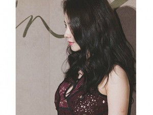 Digigit Kwang Soo, Song Ji Hyo Tampil dengan Lengan Lecet di Acara Ini