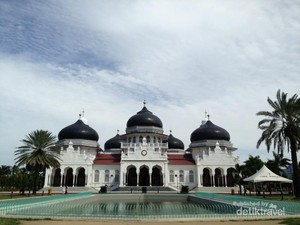 Menang 3 Kategori Halal Tourism, Menpar Naikkan Target Kunjungan Turis Muslim