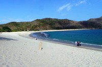 Pantai Mawun terletak di Lombok Tengah, tak jauh dari Pantai Selong Belanak. Jalan menuju pantai relatif mulus namun berkelok-kelok. (Wahyu/detikTravel)