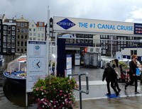 Beberapa operator favorit untuk Canal Cruise antara lain Holland International, Canal, Blue Boat, Rederij Kooij, Rederij Plas, dan Lovers. Ada pula Canal Cruise dengan sistem hop on hop off dari operator Canal Bus (Sastri/detikTravel)