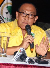 Ical mengatakan putusan MA memperkuat putusan PTUN Jakarta yang meminta Menkum HAM membatalkan SK Kepengurusan untuk DPP Golkar hasil Munas Ancol. Menurut Ical, putusan PTUN Jakarta tak mengembalikan kepengurusan ke DPP Golkar hasil Munas Riau. Lamhot Aritonang/detikFoto.