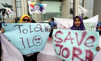 Tuntutannya adalah agar para pekerja kontrak di PT Jalan Tol Lingkarluar Jakarta yang merupakan anak perusahaan dari PT Jasa Marga tidak dipindah ke perusahaan baru yakni PT Jasa Layanan Operasi (JLO).