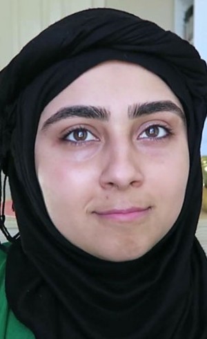 Tutorial Hijab Unik Tanpa Jarum Ala Hijabers Texas, Muska Jahan