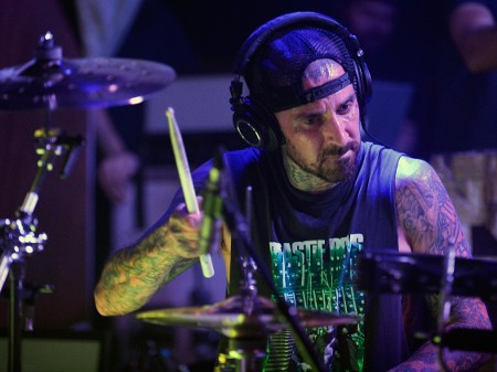 Stres, Travis Barker Pernah Janjikan Rp 13,7 M ke Teman untuk Membunuhnya