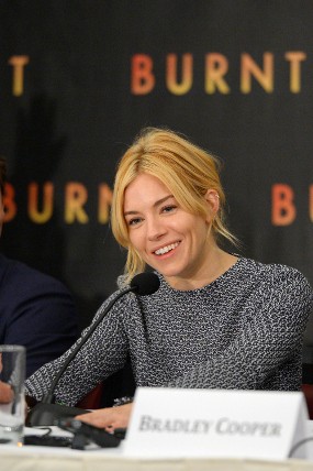 Dituduh Jadi Selingkuhan Brad Pitt, Ini Kata Sienna Miller