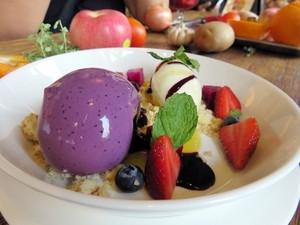 Makan Enak di Street Gallery PIM, Blueberry Panacota hingga Jack Daniels Steak