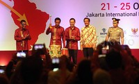 Trade Expo Indonesia (TEI) ke-30 resmi dibuka ditandai dengan dipukulnya gendang oleh Presiden Jokowi.     