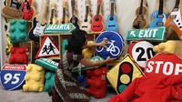Beraneka macam bentuk hiasan bantal juga dipemerkan di Trade Expo Indonesia (TEI) ke-30. Pool/CNN Indonesia/Safir Makki.