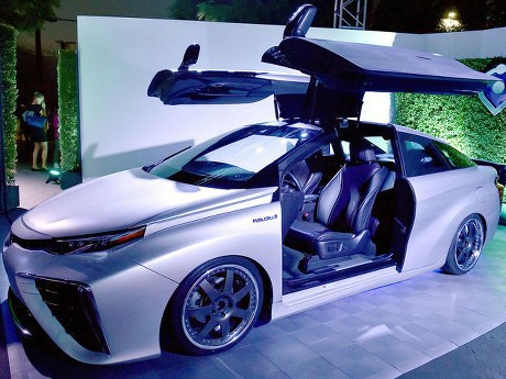 Toyota Mirai Terinspirasi Back to The Future