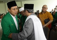 Djan menyalami peserta konsolidasi nasional PPP.