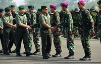 Apel pelepasan ini dipimpin oleh Inspektur upacara Asisten Operasional Mayjen TNI Fransen G Siahaan SE.  Sementara satgas yang diterima di Sumatera selatan ini akan dipimpin oleh Kolonel Inf Deddy Sumiadi yang sehari-harinya menjabat Aster Divisi 1 Kostrad. Pool/Puspen TNI.