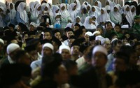 Para santri memadati Masjid Istiqlal.