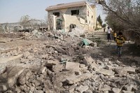 Hari ini, pesawat-pesawat tempur Rusia membombardir sebuah rumah sakit darurat di Suriah. Akibatnya, 13 orang tewas termasuk paramedis. REUTERS/Hosam Katan.