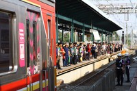 Sebuah kereta tiba di Stasiun Manggarai, Jakarta.