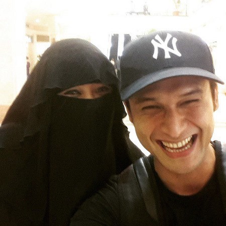 Pernikahan Soraya Abdullah dengan Indra Bruggman, Siri atau Resmi?