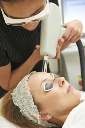 Yang Perlu Diperhatikan Sebelum & Setelah Perawatan Kecantikan dengan Laser