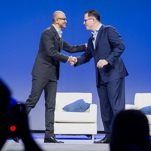 Satya Nadella & Michael Dell Lengket di Dell World 2015