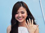 Franda Berseri-seri Pamer Cincin Tunangannya dengan Samuel Zylgwyn