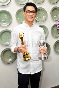 Bangga bisa memberikan prestasi yang baru untuk musik Indonesia, ujar Afgan. Pool/Noel/detikFoto.