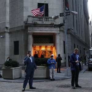 Wall Street Terseret Koreksi Saham Energi